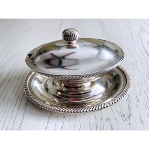Vintage Reed &‎ Barton silver-soldered gravy boat with lid and underplate.